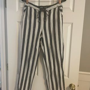 Vince Camuto size medium striped linen blend pants. Elastic waist w/ drawstring
